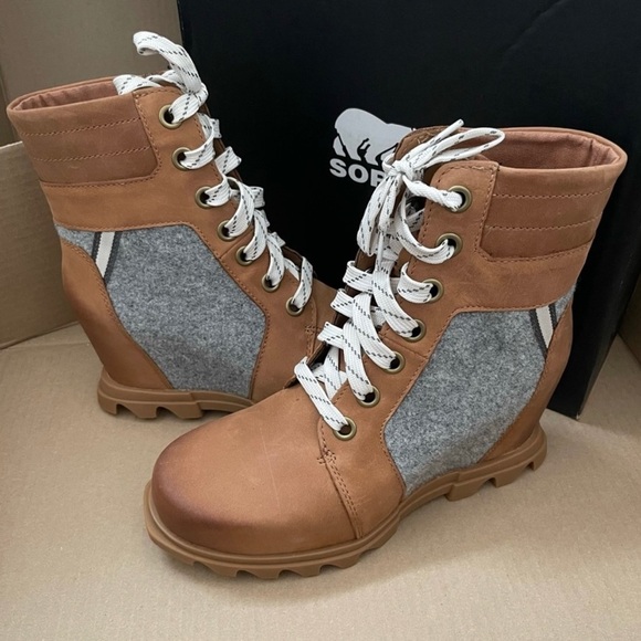 *NIB* SOREL Snow Boot | Joan Of Arctic III Lexie Wedge | Size: 8 - Picture 1 of 6